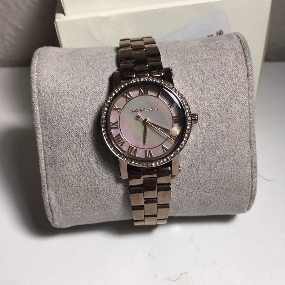 I rose gold Micheal Kors women’s watch